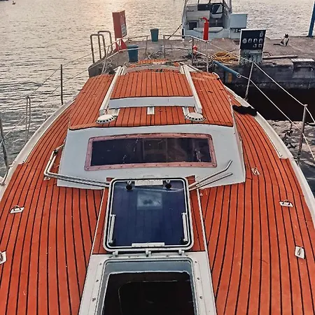 Botel Welcome To Harmonie